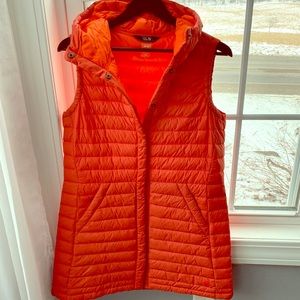 Mountain Hardware long vest with hood!✨